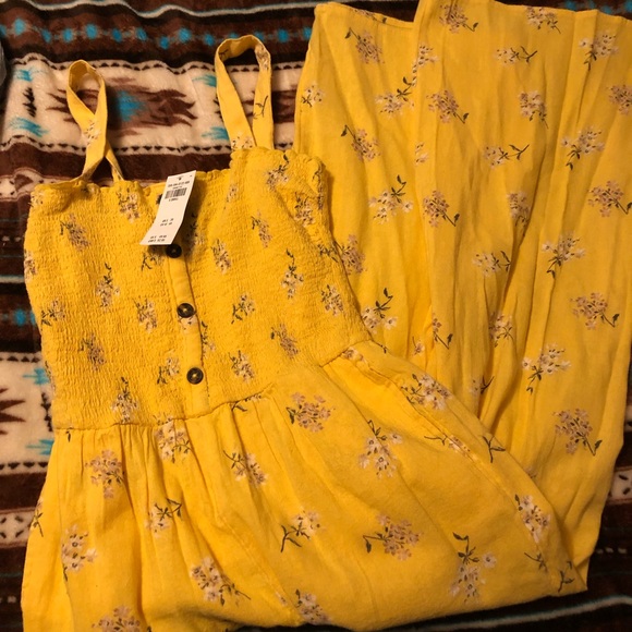 hollister floral jumpsuit
